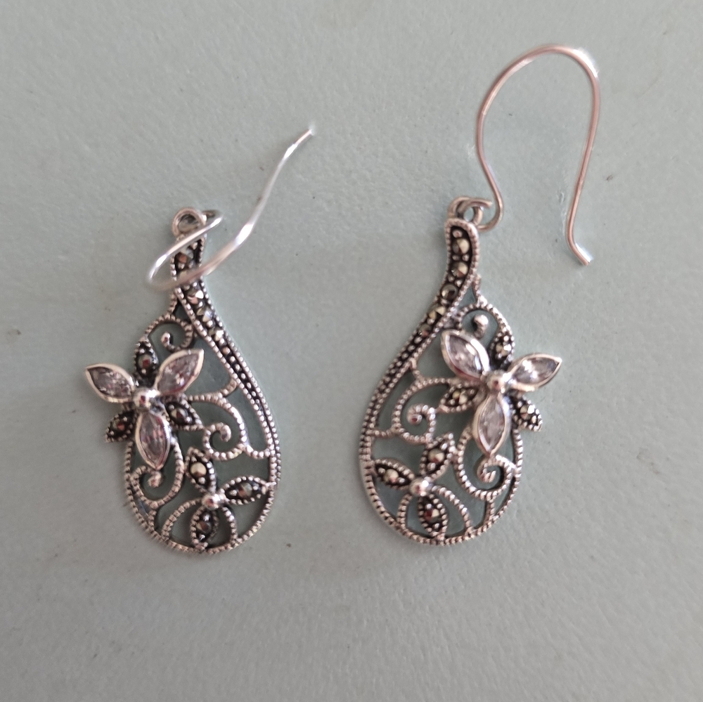 Marchasite and 925 Silver Earrings - Picture 5 of 5